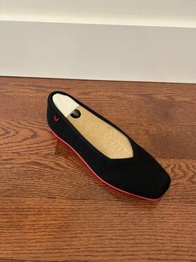 Vivaia Margot Cloudwalker Blakc- Ruby Red